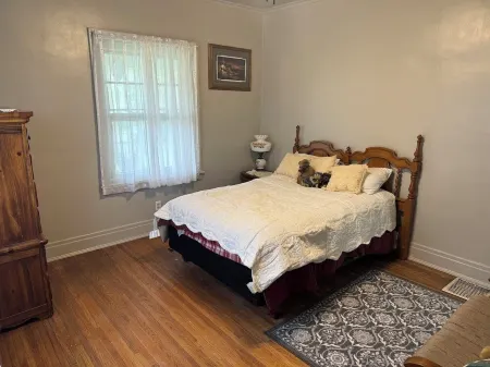 2-bedroom corporate apartment in delightful Ottumwa with AC, WiFi