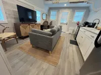 Tiny house monthly rental with small office in central North Charleston with AC