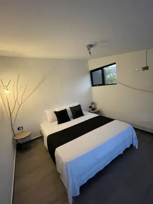 Tiny Black House Chucuni