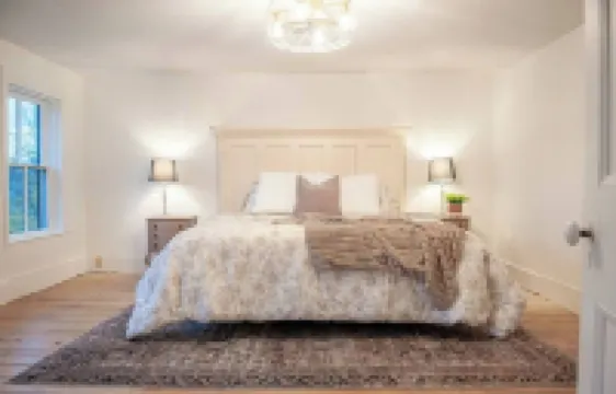 Beautiful Old Home by the Beach Hotels in Kings County