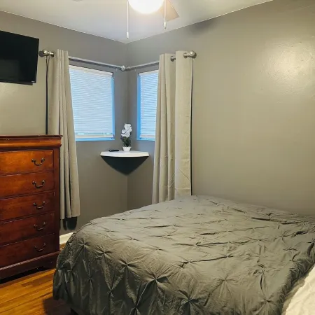 Charming 2-bedroom house with WiFi, AC in pleasant Warner Robins