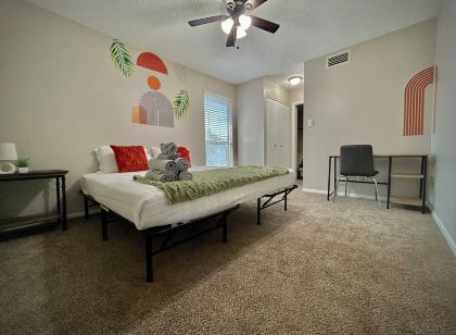 2-bedroom apartment in enchanting Sherman with AC, WiFi