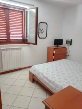 Large family apartment with garden facing the sea Отели в г. Розето-дельи-Абруцци