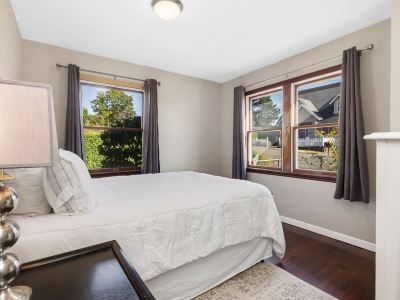 Two bedroom bungalow off Lake Washington in Lower Kennydale