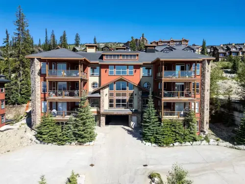 Big White Ski In Ski Out Condo with brand new hot tub!