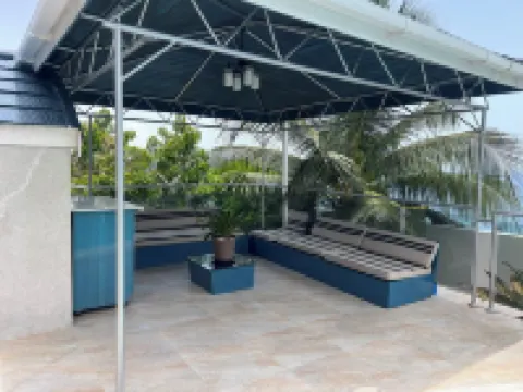 Crystal Resort. 5 mins from beach, 15 Mins to Ocho Rios Centre , Secure, CCTV.