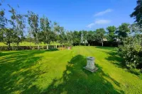 Rowantree Cottage One-Bedroom Apartment Hotels in 