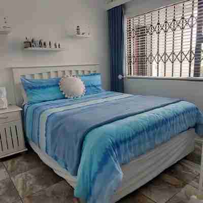 Cozy 2-bedroom apartment in welcoming Kingsburgh with AC, WiFi Rooms