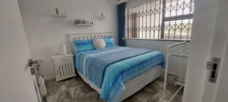 Cozy 2-bedroom apartment in welcoming Kingsburgh with AC, WiFi