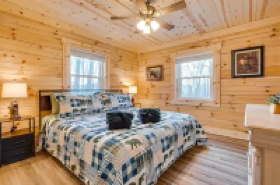 5Br Cabin W/ Sauna, Hot Tub, Firepit, River Access and Games