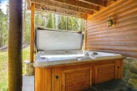 Hot Tub Hideaway w/ Views & Deck in Fairplay! - 3 tähden
