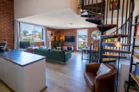 The Heritage Loft | City views + free parking Hotels in Brunswick