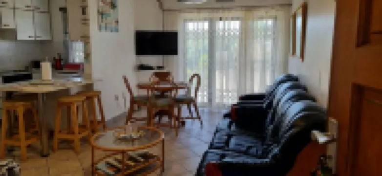 8 Oceans on the Beach 3 B/R Apartment