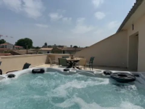 Splendid apartment in Orange town center