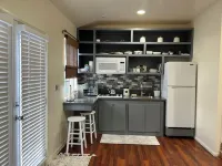 COZY GUESTHOUSE  NEAR   LAX AIRPORT  AND THE  BEAUTIFUL BEACHES