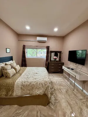 3-bedroom house in pleasant La Union with AC, WiFi  호텔