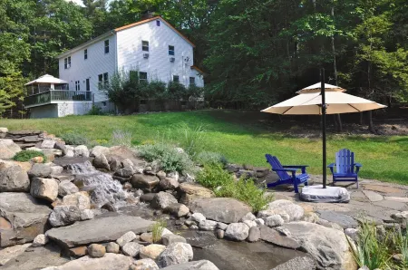 LARGE COZY Sleeps 7 Main House + Opt. Apt 4 More (+Fee) Pool/Pond!