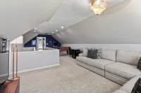 Spacious 5-bedroom house in the heart of Guntersville located ON the lake.