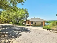 Panoramic View of Lake Marble Falls- 4BRM 10 Acres 1 King and 3 Queen Beds Hotels in Marble Falls