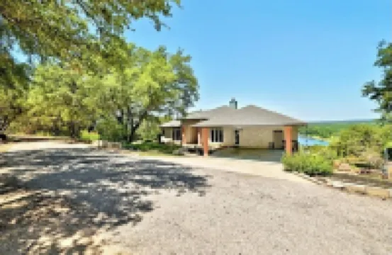 Panoramic View of Lake Marble Falls- 4BRM 10 Acres 1 King and 3 Queen Beds