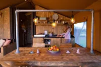 Campsite - Combined Tents with Kitchen and Bathroom Located Near a Pond Hotels in Lemmer
