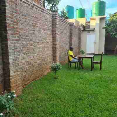 The Cottage: 3 bedrooms. Rest & Peace Assured Hotel Exterior