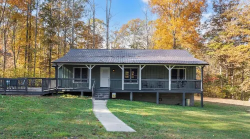 Vintage 50's & 60's theme Country Home on Wooded Acres near Franklin, Tennessee Hotels in Hickman County