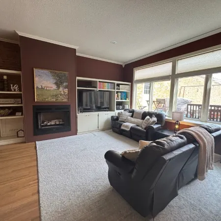 Downtown Yankton loft, perfect to gather, unwind, and create lasting memories.