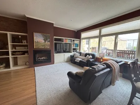 Downtown Yankton loft, perfect to gather, unwind, and create lasting memories.