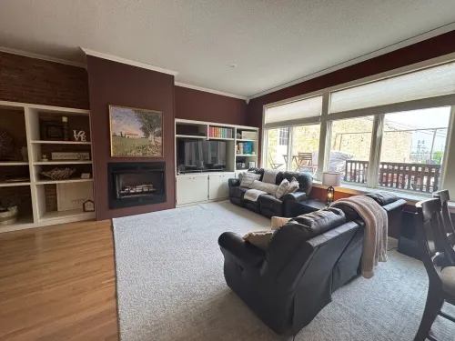 Downtown Yankton loft, perfect to gather, unwind, and create lasting memories. Hotels in Yankton