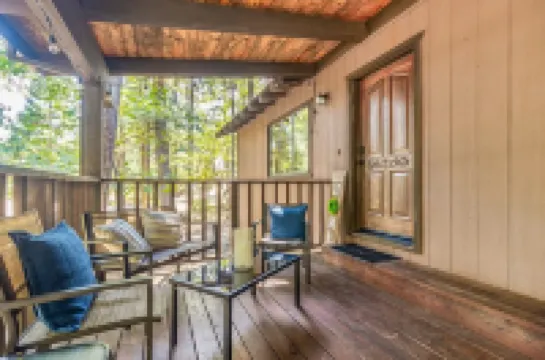 COUNTRY LAKE RETREAT. New on the market!  Special rate. Book now.