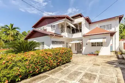 Eco Friendly Oasis Near Beaches and Waterfalls のホテル