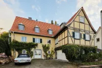 Cozy vacation apartment in the 50s style in Bielefeld. With pinball machine & projector!