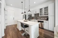 Luxe 1BD Pool Beltline Rd Addison ADD113