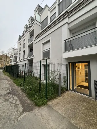 Appartment 40m2 - Sannois Station- 20 min to Paris Отели в г. Саннуа