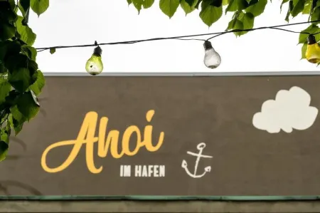 Hafen 17 Отели рядом с достопримечательностью «Passerelle Mimram»