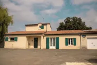 GITE Le saule en scie - 14 pers, SPA all year round Hotels in Nueil-les-Aubiers