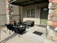 Birchwood Retreat on Tagalong Golf Course with pool and hot tub Hotels in Cedar Lake