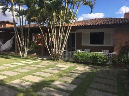 Casa em Condomínio Vizinho Hotel Portal de Gravatá Отели в г. Гравата