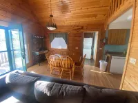 Charming 3-bedroom cabin in Warrens with WiFi. Close to ATV access point.