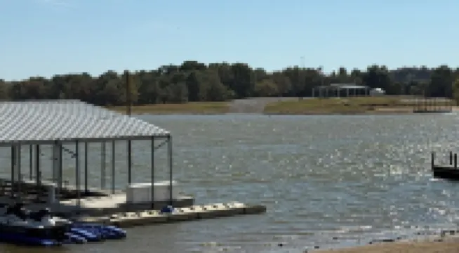 Lake House Eufaula2 Bedroom Home 1 block from Xtreme Cove Marina! 尤福拉酒店