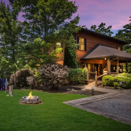 Cozy Helen Retreat: Hot Tub, Sauna, & Game Room