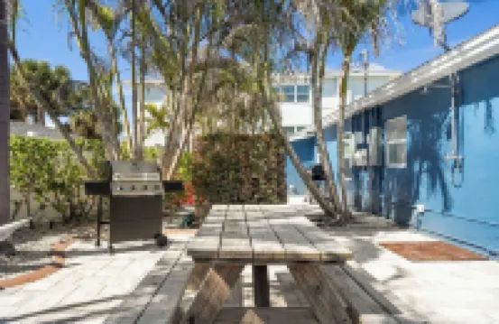 Explore Manasota Key, Walk to beach, bikes, kayaks in charming 1-bedroom cottage