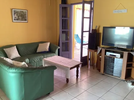 Spacious family home.personalized welcome for 6 people.between sea and mountains