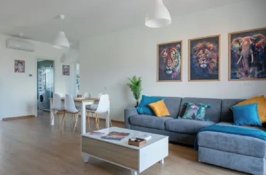 Between sea and city, 15 minutes from the airport, 5 minutes from the excavations of Ostia Antina, Hotel berhampiran Casa di Preghiera Domus Aurea