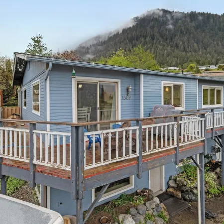 Big beautiful house with lots of room and amazing mountain and ocean views!!!