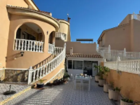 Detached villa with private pool, in a haven of peace and close to everything!