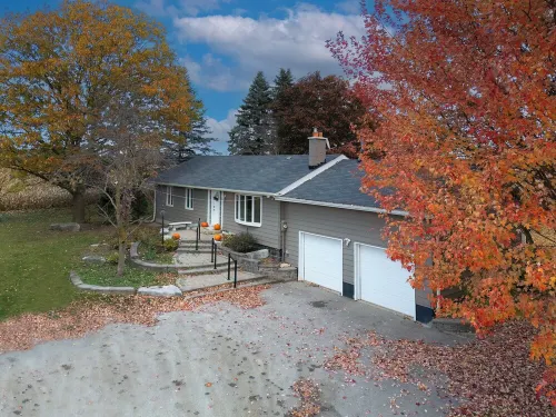 Country Caledon Charm your private oasis, your home away from home.