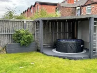 Luxury Retreat for 10 with Hot Tub and Spacious Garden 페일스워쓰 호텔