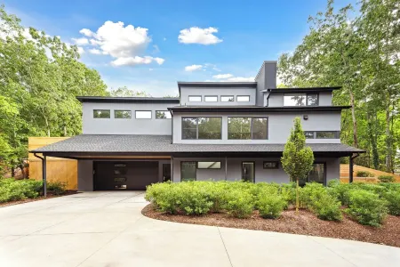 UNLEASH YOUR INNER PARADISE Отели рядом с достопримечательностью «Sag Harbor Historical Museum: The Annie Cooper Boyd House»